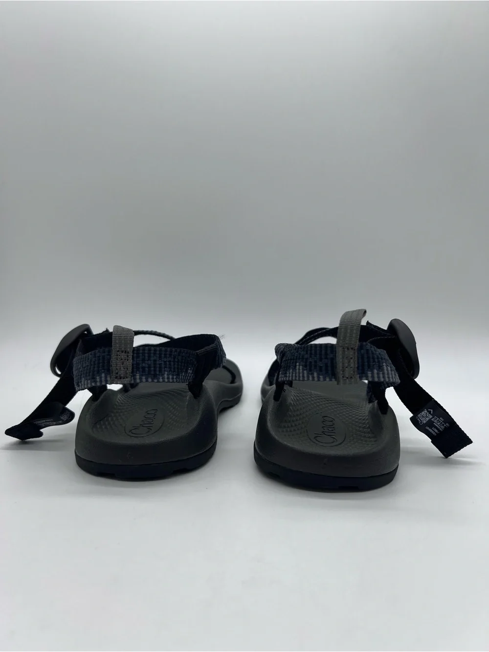 Chaco Kids Black and Dark Blue Strappy Sandals Size Big Kid 4